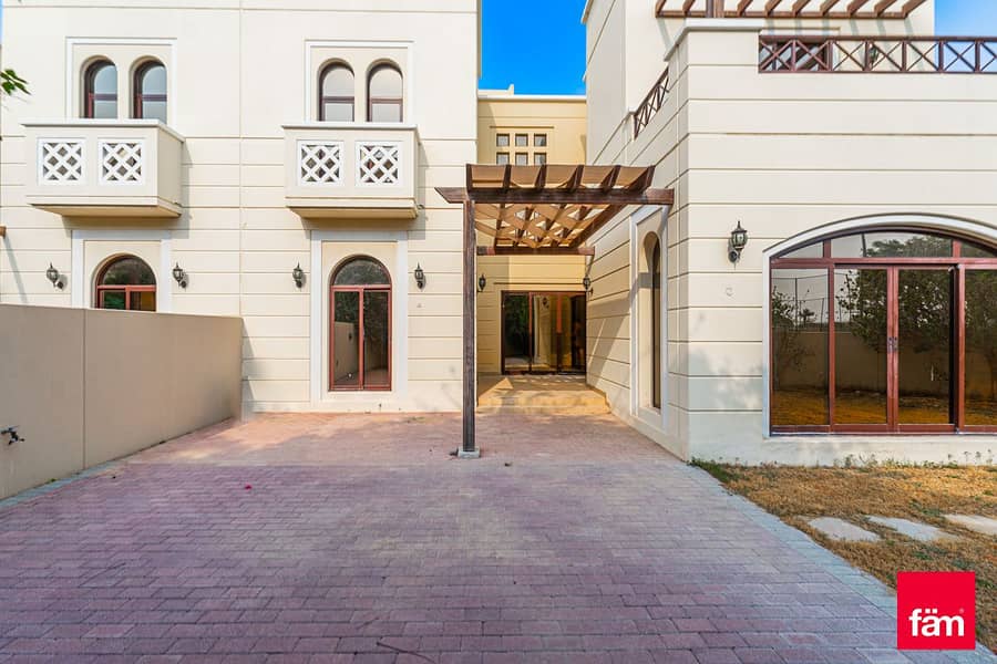Single Row Family House 4 bed+Maids Mudon
