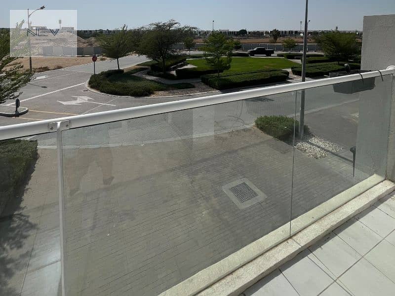 2 Front_Balcony. jpg