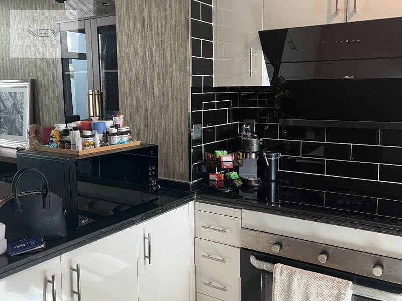 13 Kitchen. jpg