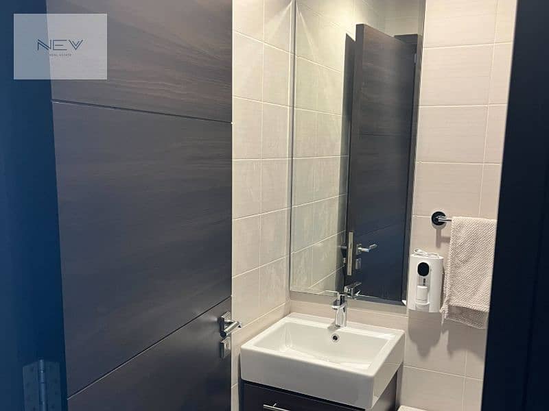 14 Bathroom_2. jpg