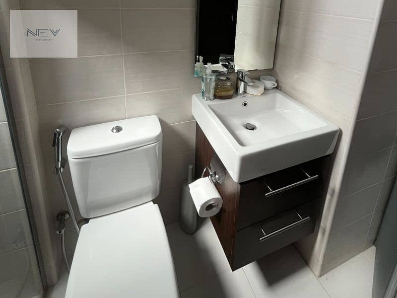 15 Bathroom_3. jpg