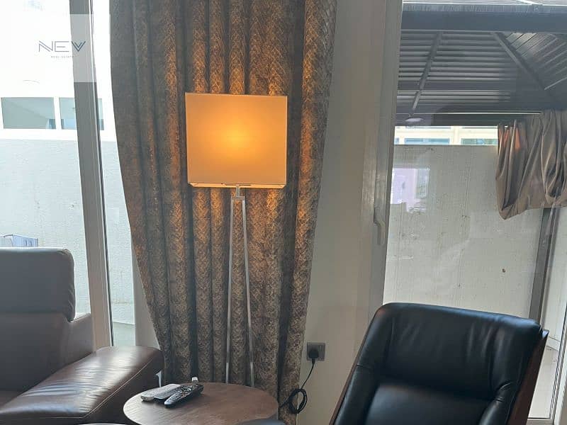 18 Lounge. jpg