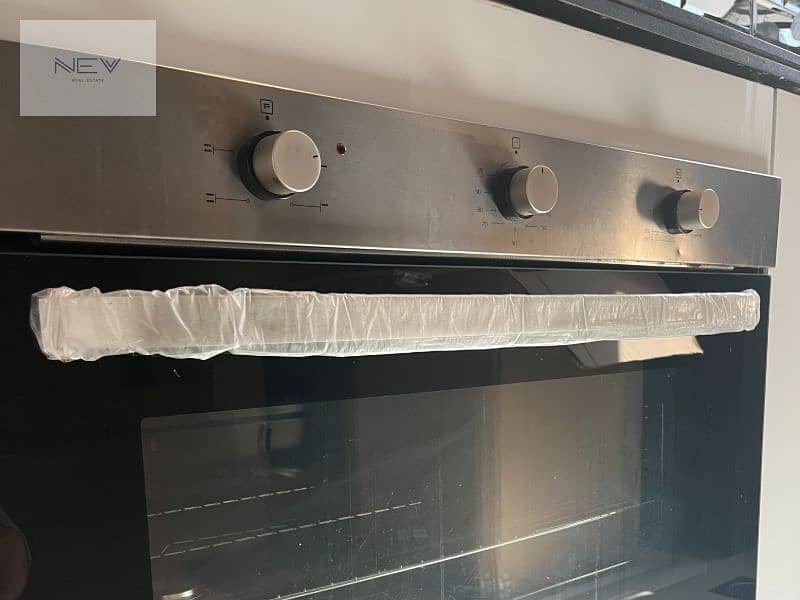 19 Oven_Front. jpg