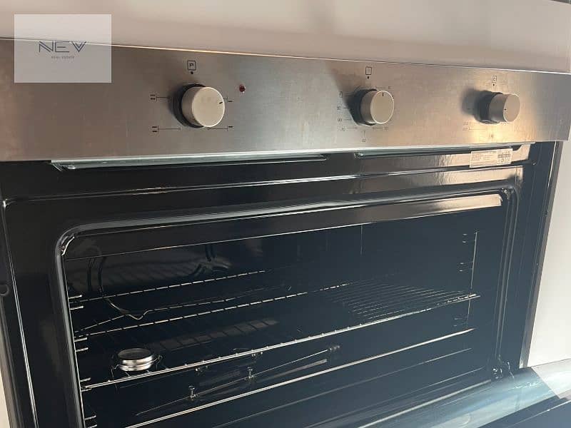 20 Oven_Inside. jpg