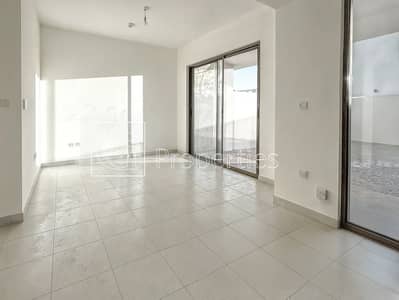 4 Bedroom Villa for Rent in Dubai South, Dubai - Bigger Plot | Near Amenities | Vacant