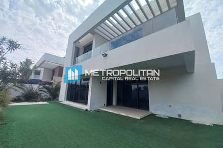 4 Bedroom Villa for Rent in Yas Island, Abu Dhabi - Vacant 4BR+M|Equipped Kitchen|Landscaped Garden