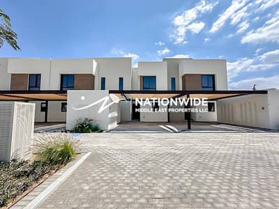2 Bedroom Townhouse for Rent in Yas Island, Abu Dhabi - Cozy Townhouse|Modern Layout|Beautiful Community