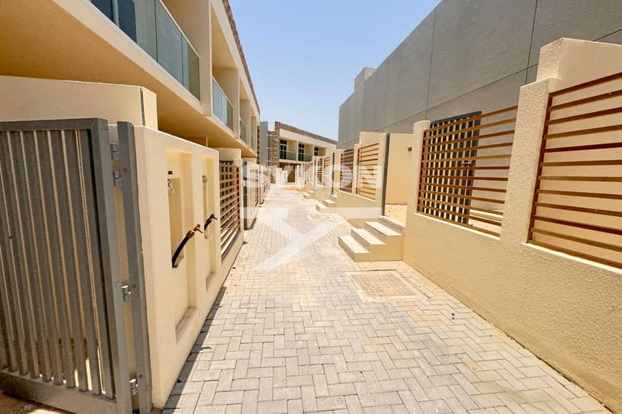 位于迪拜乐园,鲁康社区,鲁康3区 1 卧室的联排别墅 100000 AED - 11893886 位于迪拜乐园,鲁康社区,鲁康3区 1 卧室的联排别墅 100000 AED - 11893886