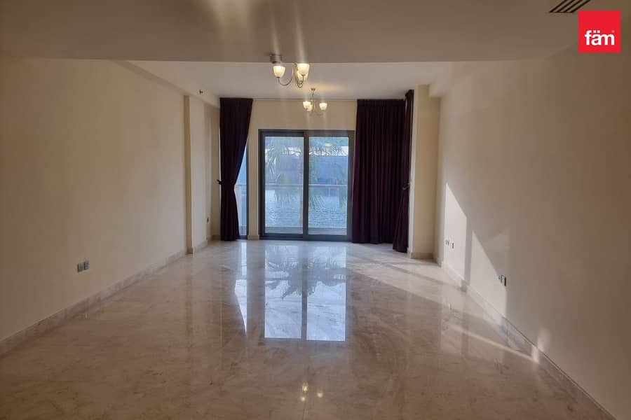 Spectacular sea view with maids ready to move in Spectacular sea view with maids ready to move in