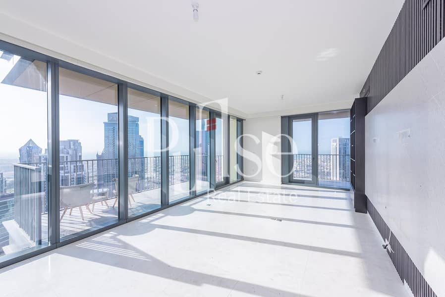 Luxurious 3 Bedroom Apartment with Iconic View Luxurious 3 Bedroom Apartment with Iconic View