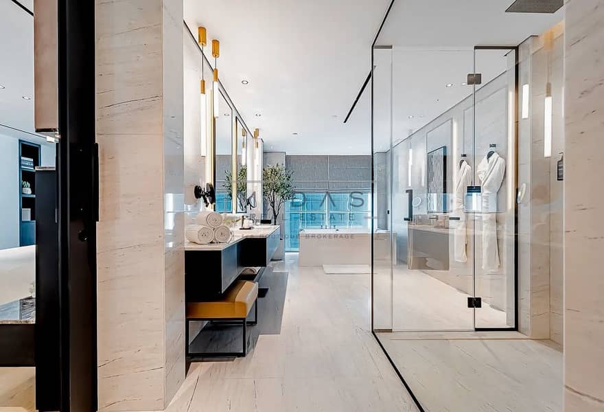 15 BATHROOM 1. jpg