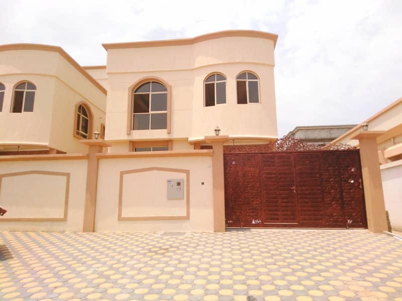 Villa for sale to owners of good taste personal finishing is a piece of neighbor street