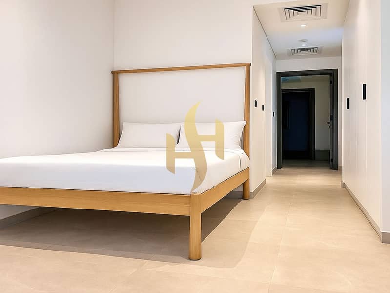 5 20250611_1525_Refined Bedroom Showcase_remix_01jxfbqsxbfmja5kv3fpvv2f5h. png