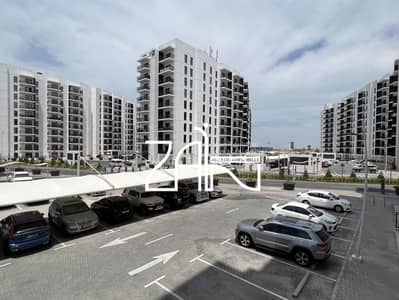 1 Bedroom Apartment for Sale in Yas Island, Abu Dhabi - Conveniently Located 1BR with Scenic Parking Views