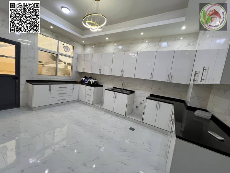4 7c5ccadc-0825-46b8-9b64-43e506bac38d. jpg