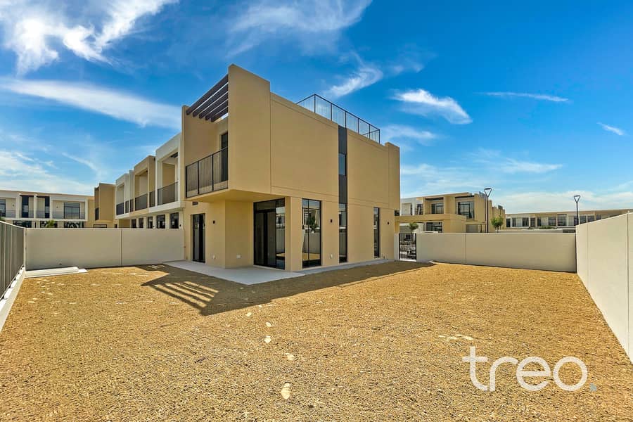 Brand New | Large Plot | Pool and Park View Brand New | Large Plot | Pool and Park View