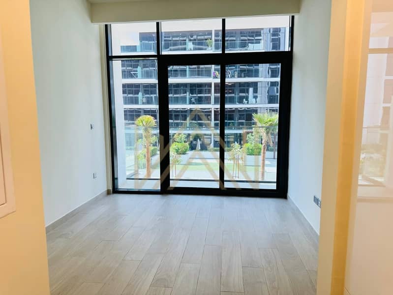 Spacious Studio | Chiller Free | Community View