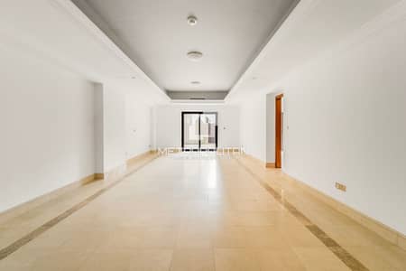 3 Bedroom Townhouse for Rent in Palm Jumeirah, Dubai - Sophisticated Style | Large Layout | Beach Access