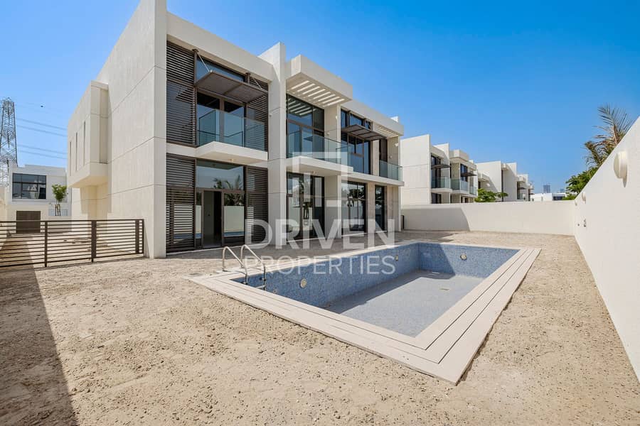 Contemporary Villa | Spacious Layout | Lagoon View Contemporary Villa | Spacious Layout | Lagoon View