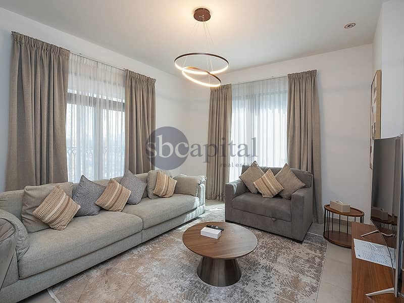 VACANT | FURNISHED | MID FLOOR