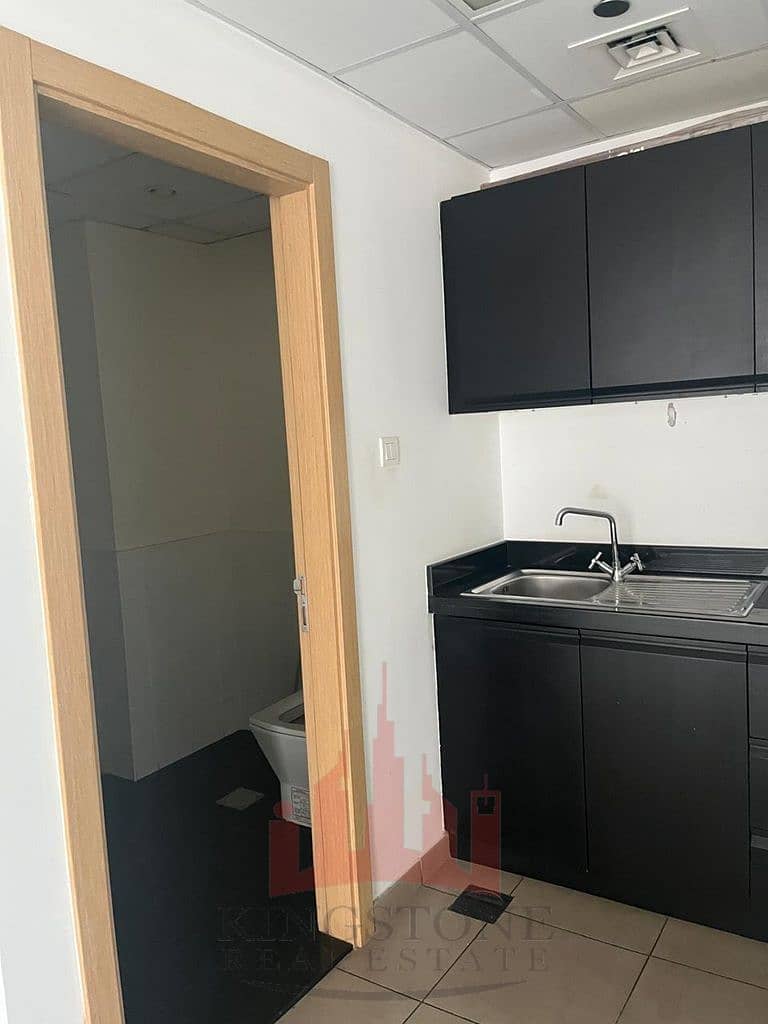 13 pantry n washroom. jpg