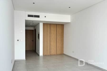 Studio for Sale in Business Bay, Dubai - Canal View | Spacious Layout | Vacant now