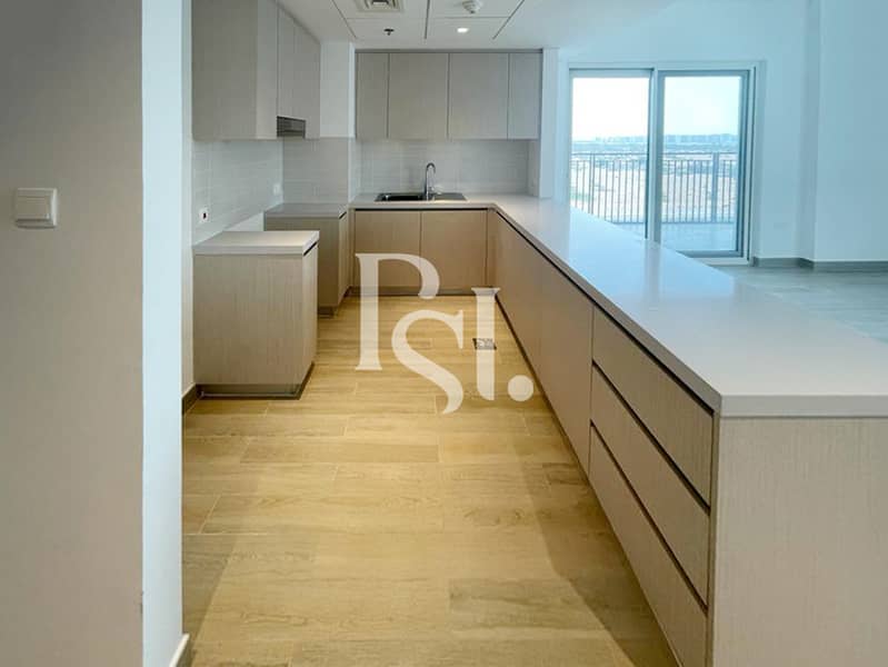 5 water-edge-yas-island-abu-dhabi-kitchen. JPG