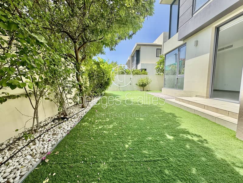 4 BED 2E | UPGRADED | CLOSED GARAGE | VACANT