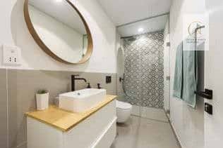 12 bathroom. jpg