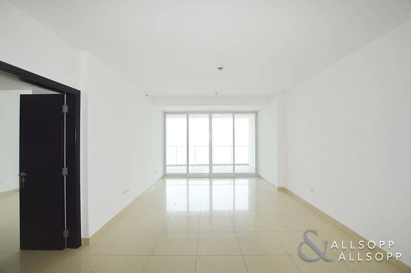 Spacious 1 Bed | Laguna Tower | Balcony