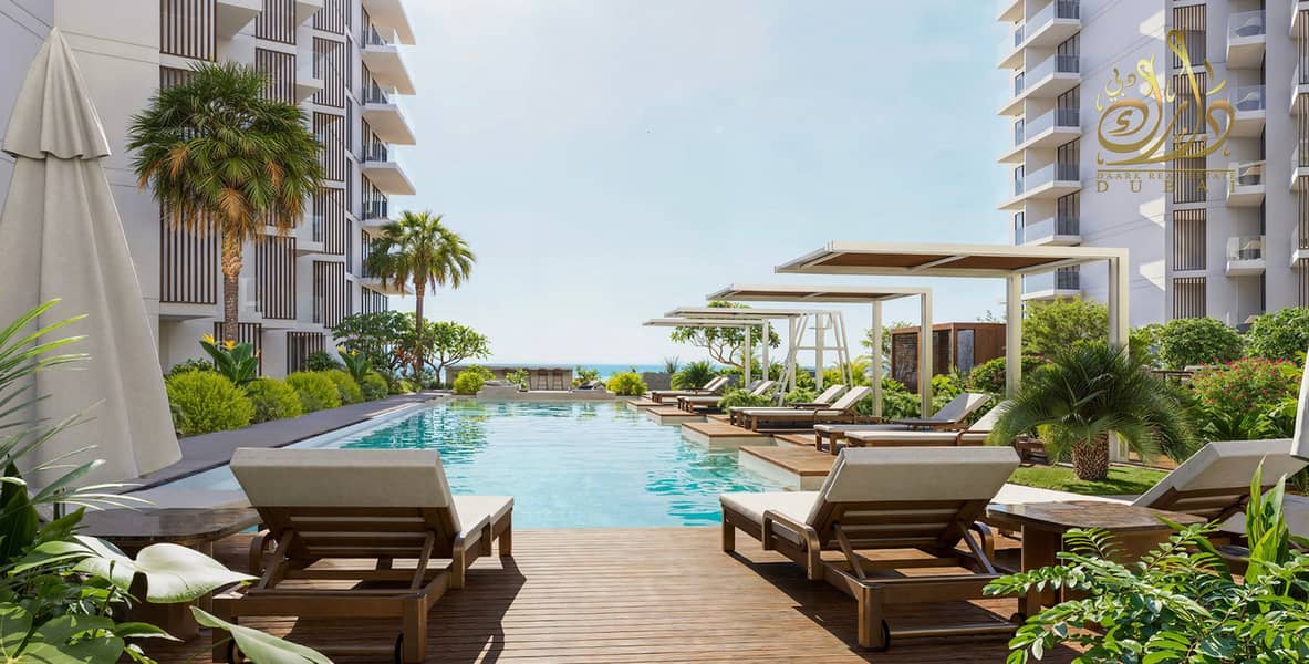 23 Outdoor Swimming Pool. jpg