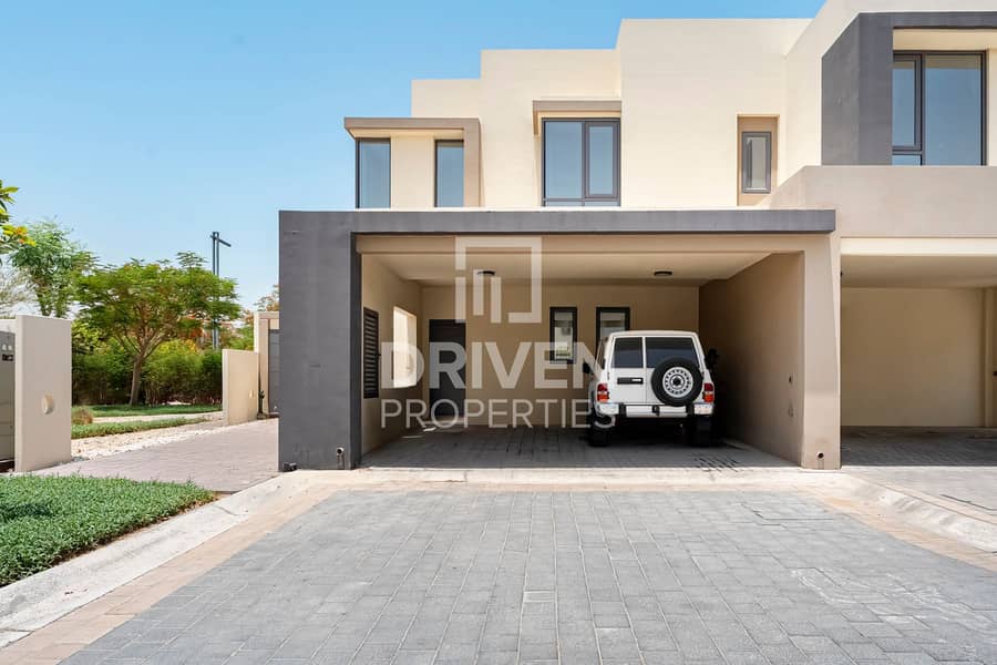 Best Deal | Corner Unit | Single Row | Vacant