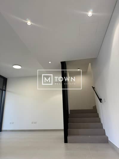 4 Bedroom Villa for Sale in Tilal City, Sharjah - stair. jpeg