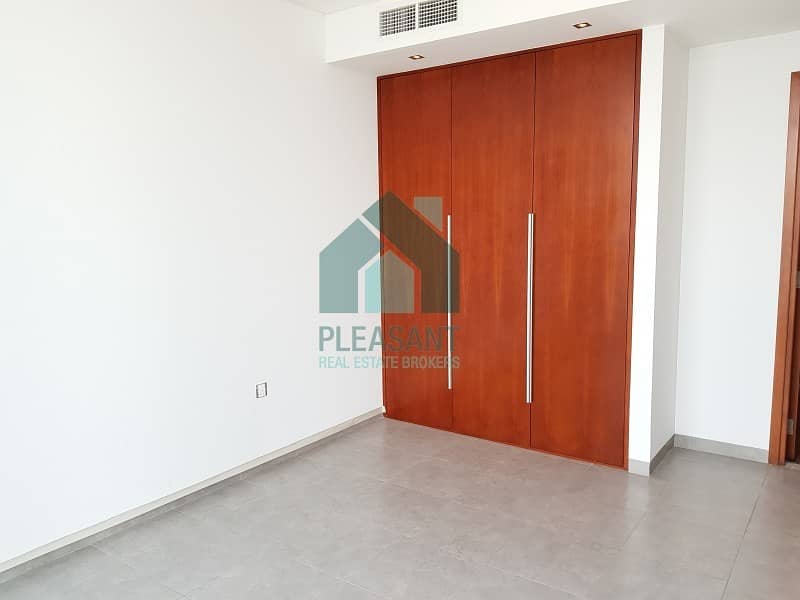 Luxuries Huge 1 Bedroom With Equipped Kitchen Facing DIFC !