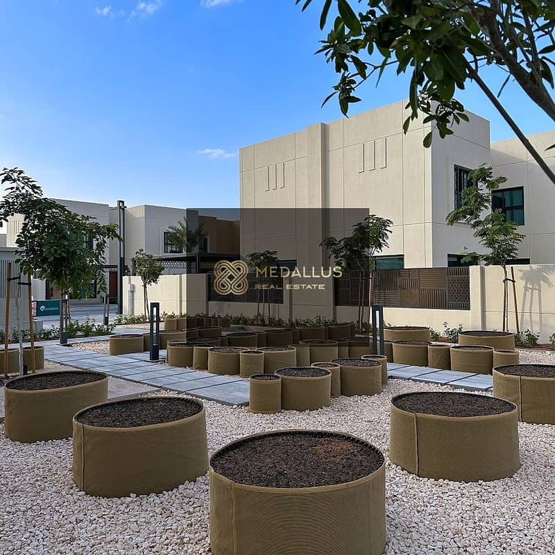 10 SSC-Urban-Farm. jpg