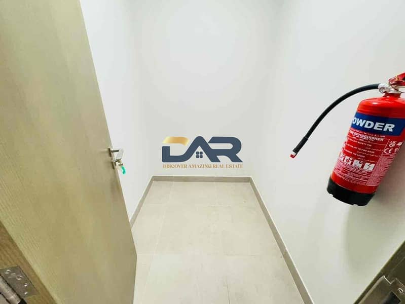 4 ba798770-cfa6-49ec-acba-83b9a3277bbf. jpg