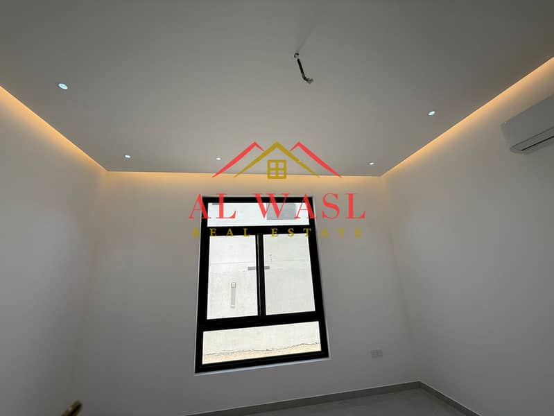14 f65e59fa-bc7b-4fb5-85a6-aed987147ab5. jpg