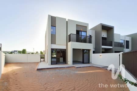 4 Bedroom Townhouse for Rent in Dubailand, Dubai - Large Corner Plot l Lake Facing l Under Warranty