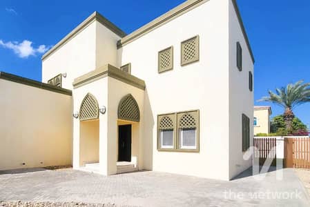 3 Bedroom Villa for Rent in Jumeirah Park, Dubai - Corner Villa 3 Beds Maids Ready to Move in Dist. 8