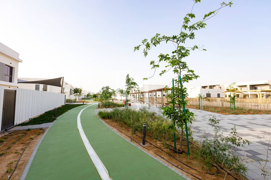 9 yas-acres-townhouse-abu-dhabi-community (2). JPG