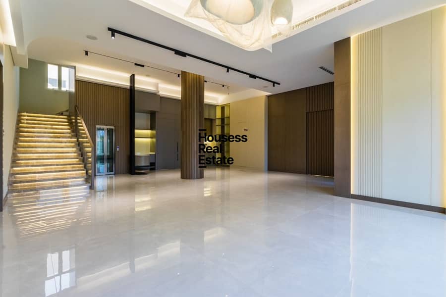 Exclusive Classic Luxury 6BHK villa near park