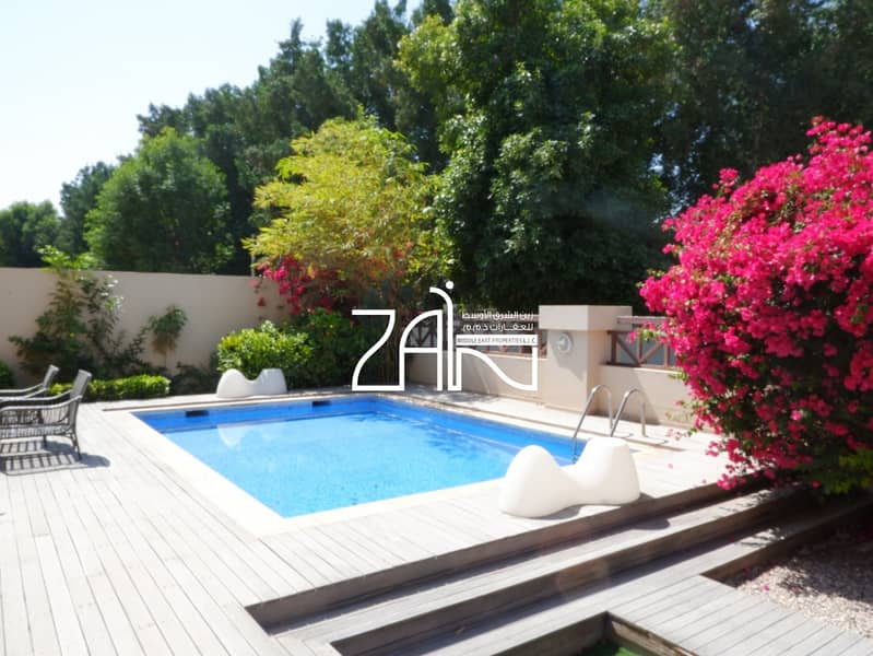 Welcoming 5BR Single Row Villa with Exclusive Pool