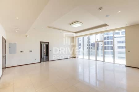 3 Bedroom Apartment for Sale in Palm Jumeirah, Dubai - Spacious Layout with Beach Access | Vacant