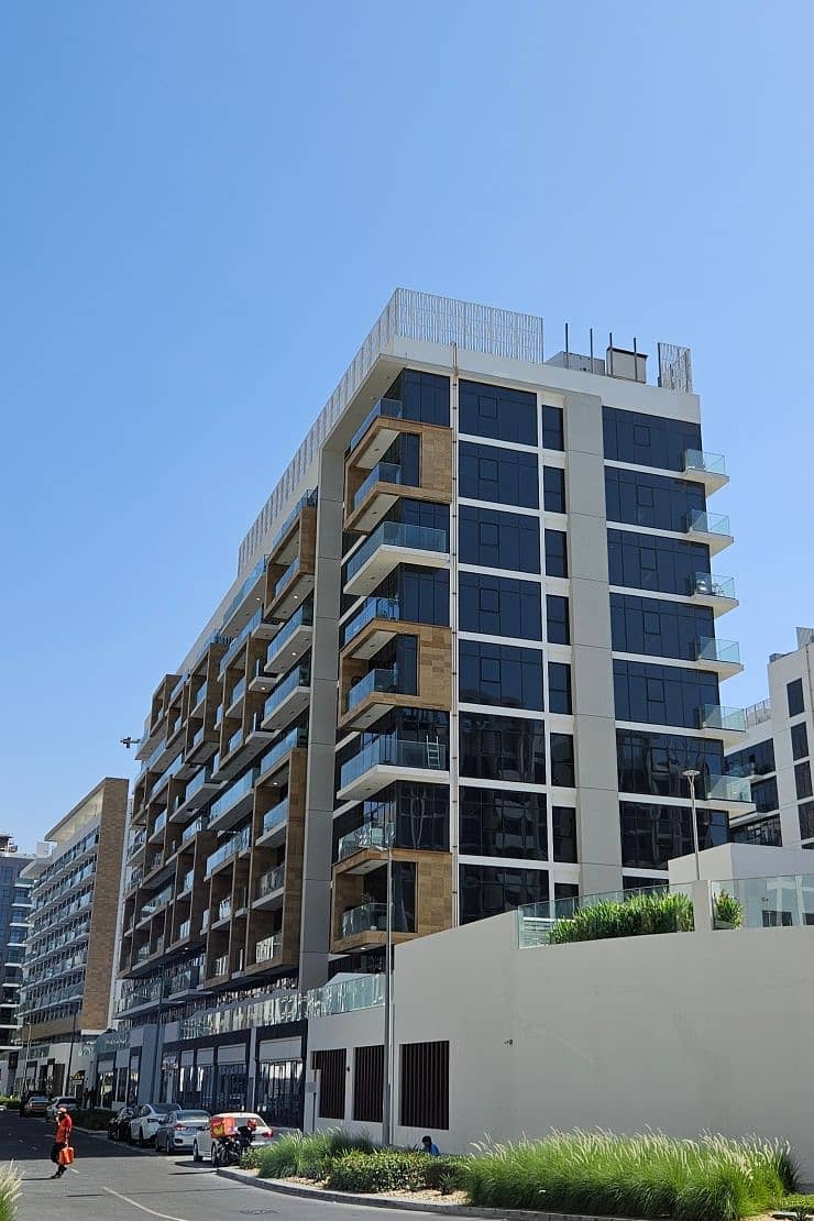 6 azizi-riviera-43_9V43Q_xl. jpg