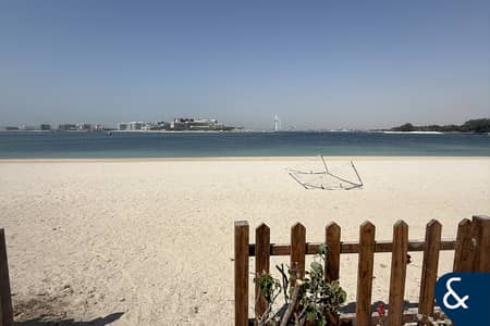 5 Bedroom Villa for Rent in Palm Jumeirah, Dubai - Private Beach Access I Upgraded I Vacant