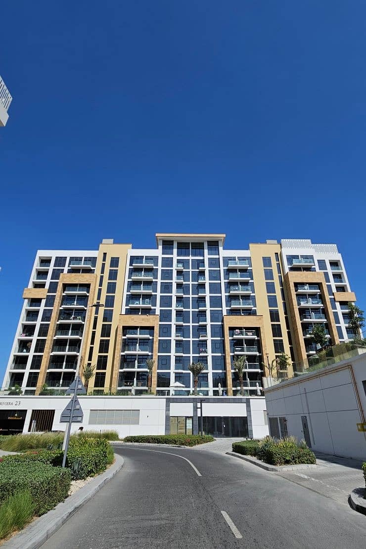 2 azizi-riviera-23_7MfYn_xl. jpg