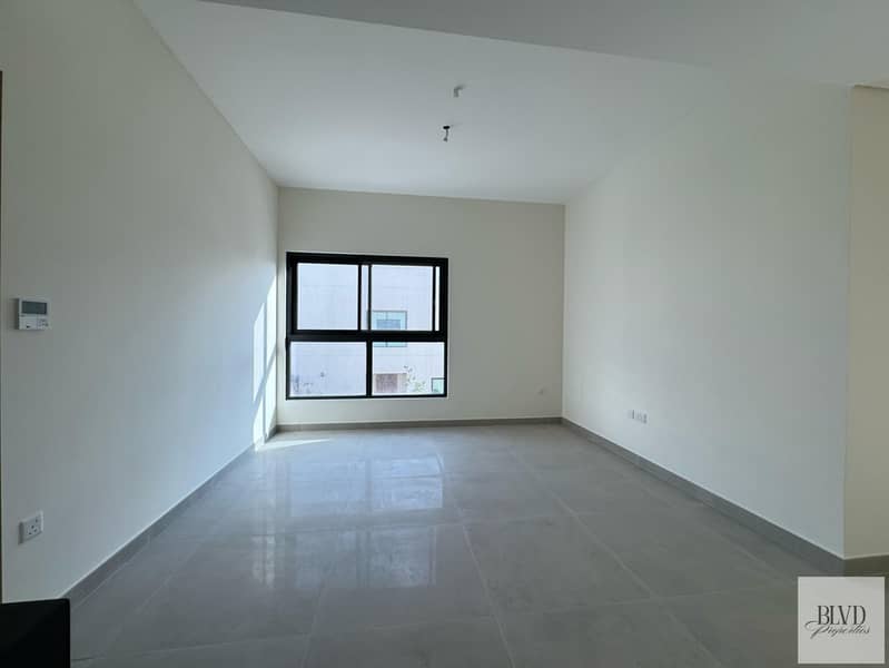 10 31bacd36-88ae-44cc-9f40-ee0992ed3767. jpg