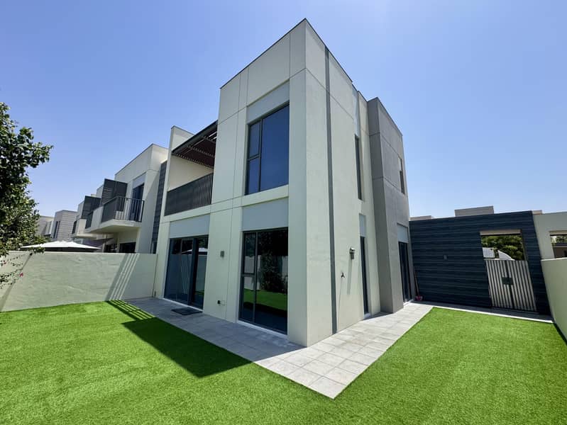 Corner Plot | Single Row | Vacant