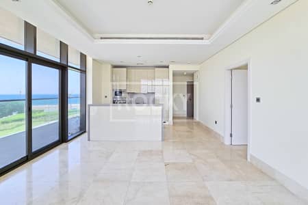 1 Bedroom Flat for Rent in Palm Jumeirah, Dubai - Skyline and sea view | Unfurnished | Ensuite Room