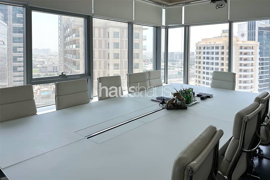 READY TO MOVE IN | High Floor | Fitted